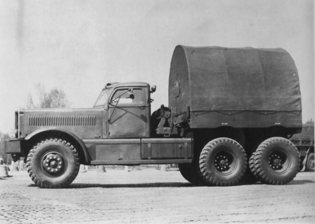 Diamond T tank-transporter series truck used in Australian truck driving history records